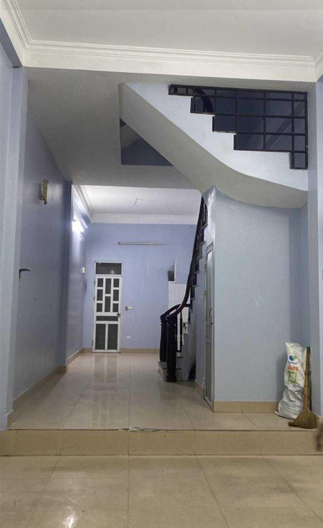 Cho thuê nhà Phố 8 3 gần ô tô, 48m2 x 4 tầng, 6 ngủ, 17 triệu VP, lớp học, KD on... - Ảnh 1